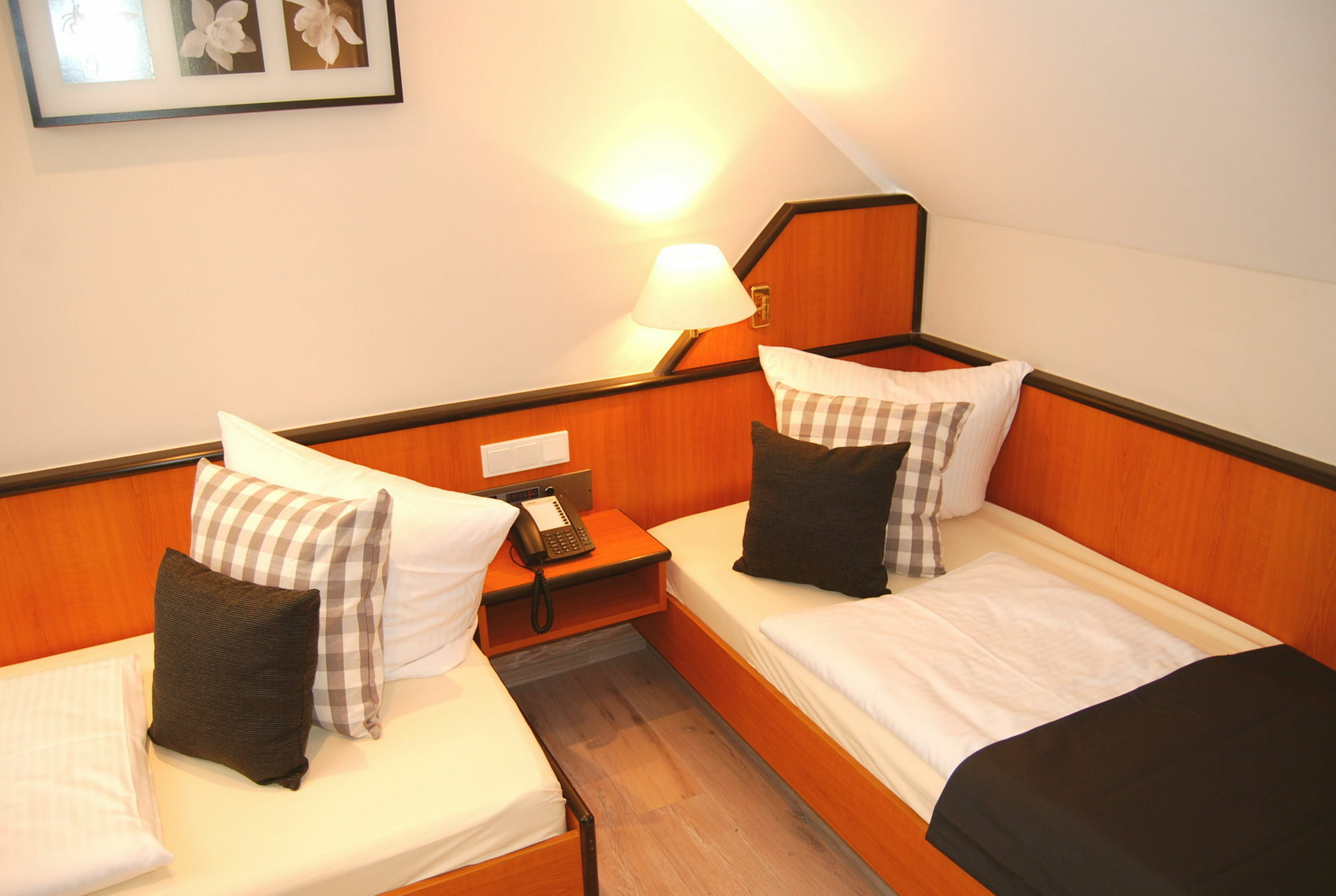 Hotel Am Martinsberg Андернах Экстерьер фото